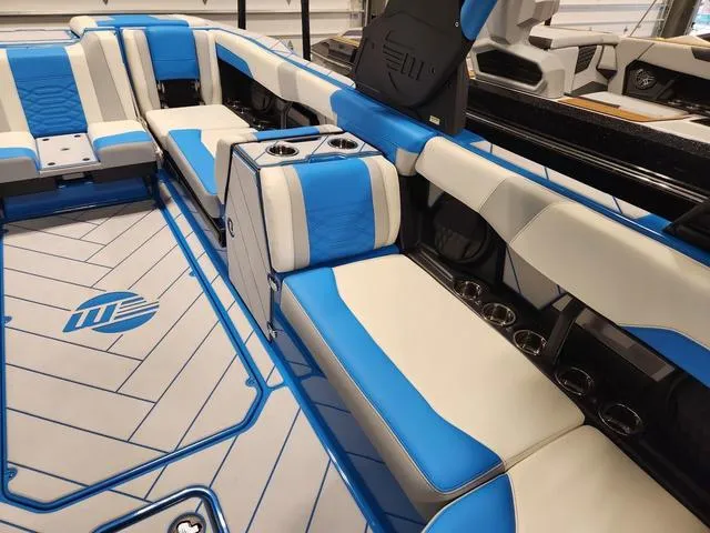 Slide: The Image of Malibu 26 LSV 2023 - 51