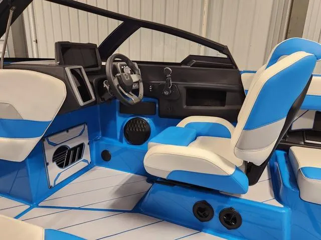 Slide: The Image of Malibu 26 LSV 2023 - 53