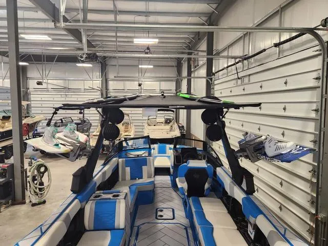 Slide: The Image of Malibu 26 LSV 2023 - 62