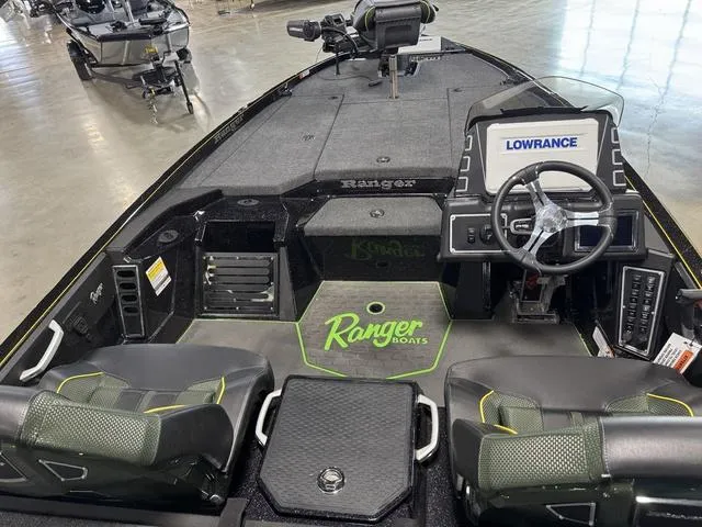 Slide: The Image of Ranger RZ519RC 2025 - 8