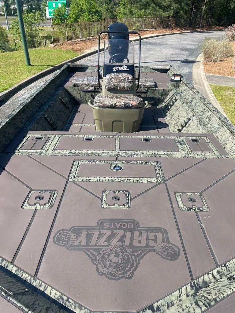 Slide: The Image of 2025 Tracker Grizzly 2072 CC boat with camo design and spacious deck. - 4