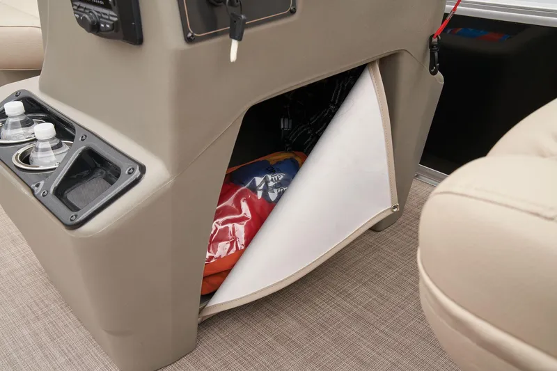 Slide: The Image of Sun Tracker Party Barge 16 DLX 2025 - 34