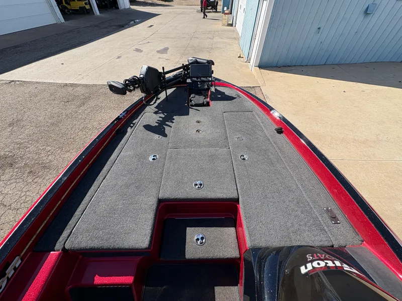 Slide: The Image of 2007 Triton Tr-186 SC boat with spacious deck and mounted equipment. - 10