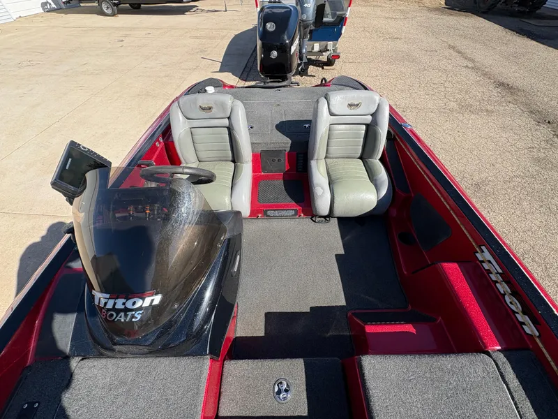 Slide: The Image of 2007 Triton Tr-186 SC boat interior with dual seats and steering console. - 15