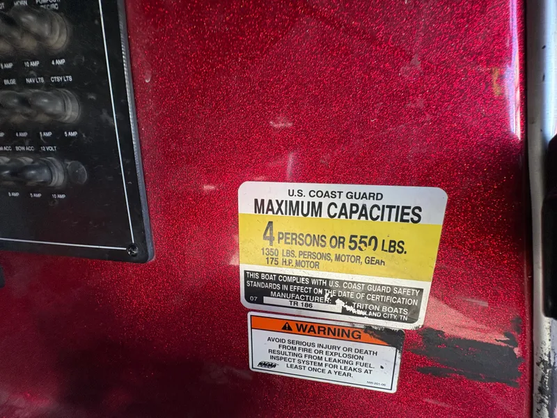 Slide: The Image of 2007 Triton Tr-186 SC capacity label, U.S. Coast Guard certified, 4 persons or 550 lbs. - 18