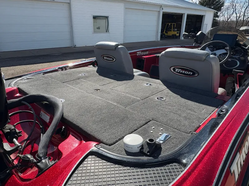 Slide: The Image of 2007 Triton Tr-186 SC boat interior with gray seating and carpeted deck. - 8