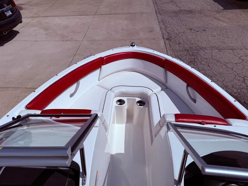 Slide: The Image of Bayliner 185 Bowrider 2013 - 9