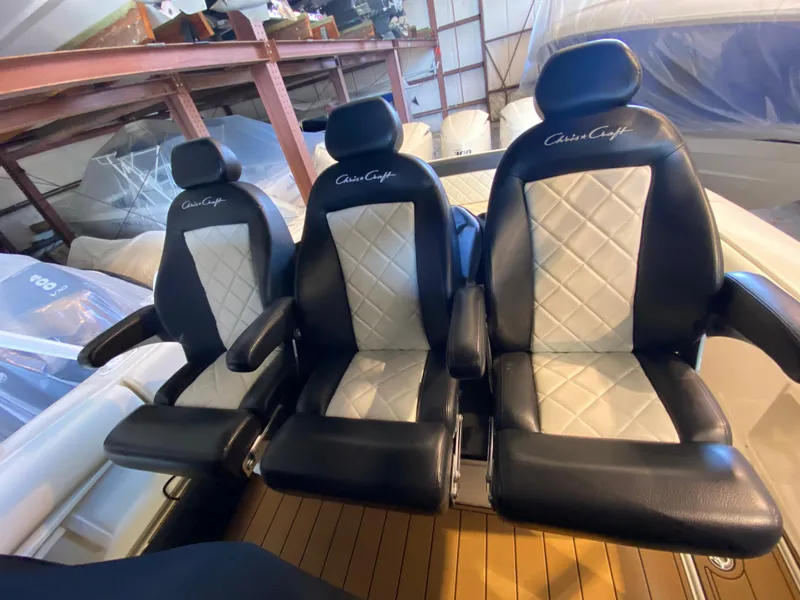 Slide: The Image of Three luxurious black and white seats on a 2016 Chris-Craft Catalina 34 boat. - 7