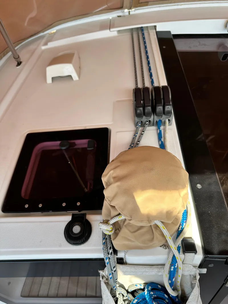 Slide: The Image of Beneteau Oceanis 41 deck with ropes and hatch, 2012 model. - 25