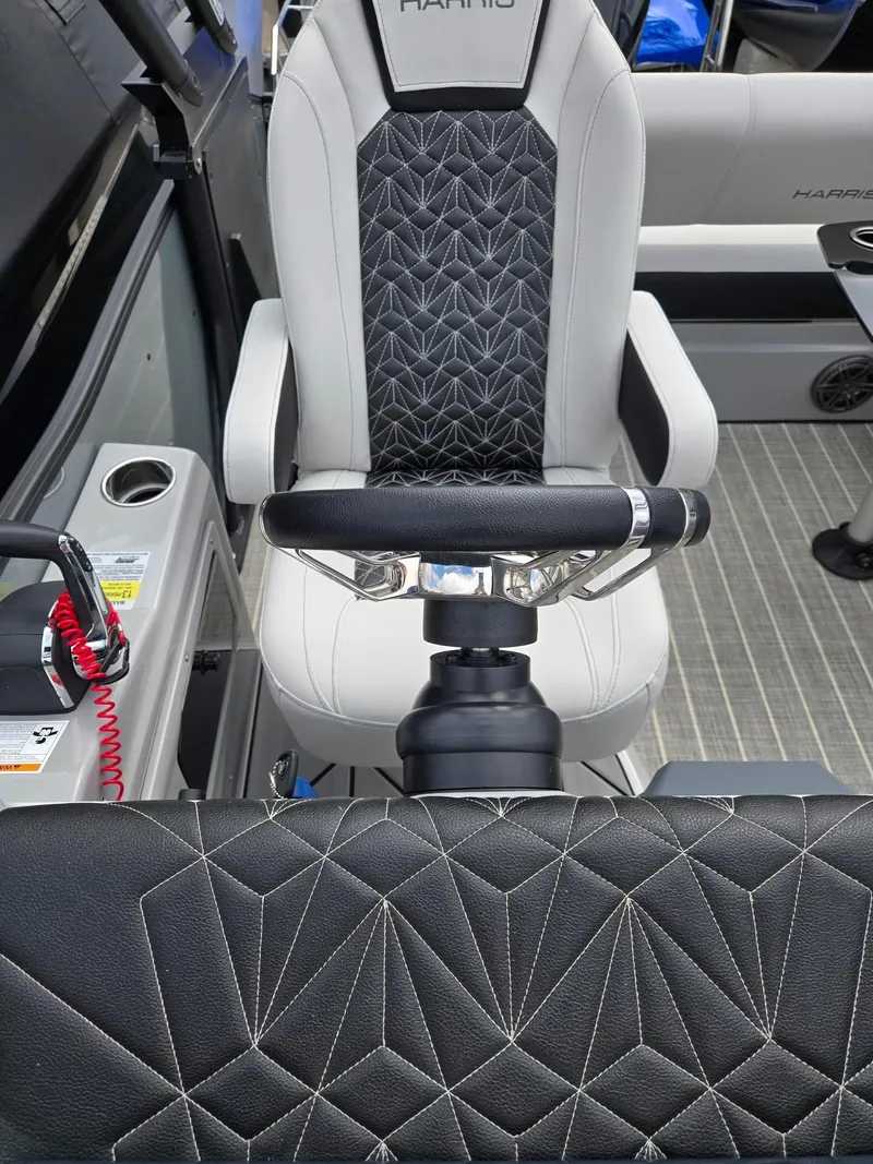 Slide: The Image of Harris 250 Grand Mariner SLEC TRIPLE TOON 2023 - 9