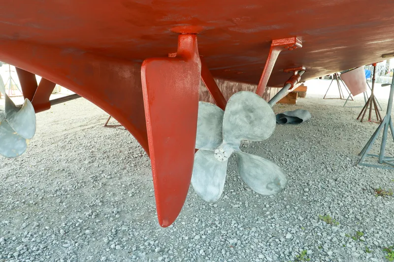 Slide: The Image of Propeller and rudder of 1994 Grand Banks 49 Motoryacht on gravel. - 32