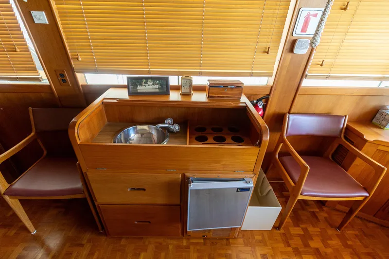 Slide: The Image of Grand Banks 49 Motoryacht 1994 - 53