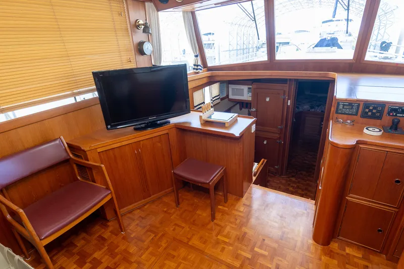 Slide: The Image of Grand Banks 49 Motoryacht 1994 - 54