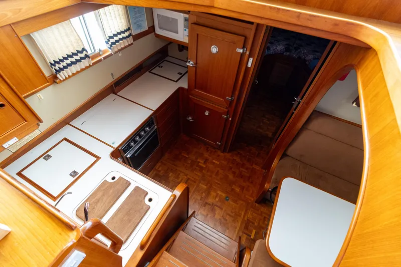 Slide: The Image of Grand Banks 49 Motoryacht 1994 - 56