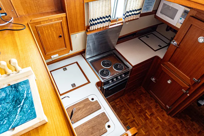 Slide: The Image of Grand Banks 49 Motoryacht 1994 - 57