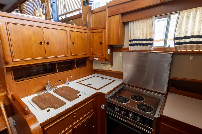 Slide: The Image of Grand Banks 49 Motoryacht 1994 - 59