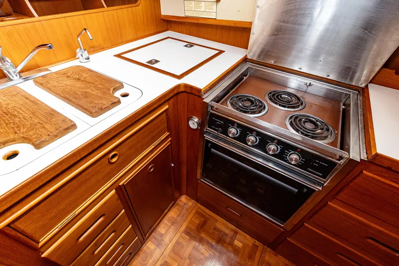 Slide: The Image of Grand Banks 49 Motoryacht 1994 - 61