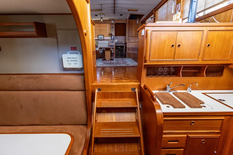 Slide: The Image of Grand Banks 49 Motoryacht 1994 - 64