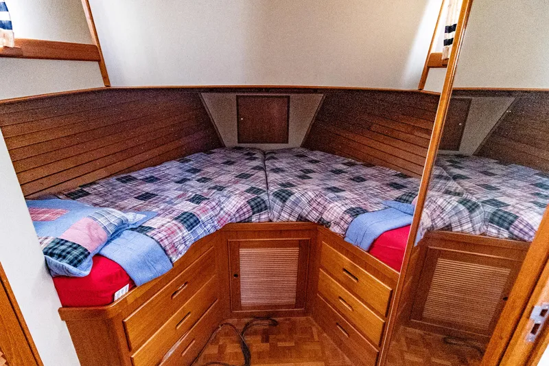 Slide: The Image of Grand Banks 49 Motoryacht 1994 - 70