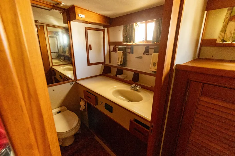 Slide: The Image of Grand Banks 49 Motoryacht 1994 - 73