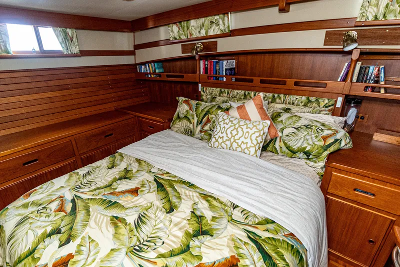 Slide: The Image of Grand Banks 49 Motoryacht 1994 - 74