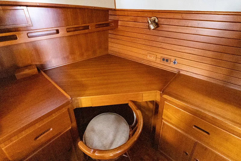 Slide: The Image of Grand Banks 49 Motoryacht 1994 - 75