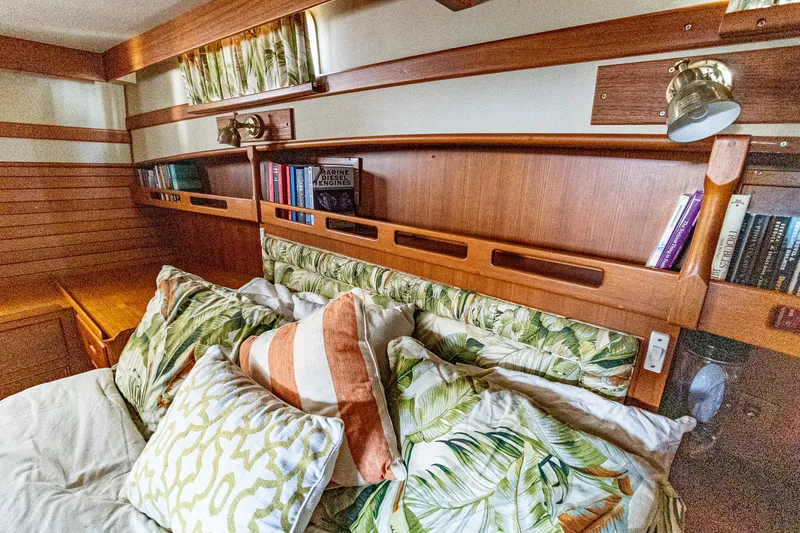 Slide: The Image of Grand Banks 49 Motoryacht 1994 - 76