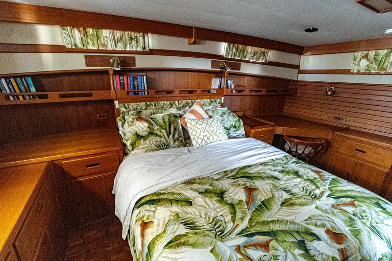 Slide: The Image of Grand Banks 49 Motoryacht 1994 - 77