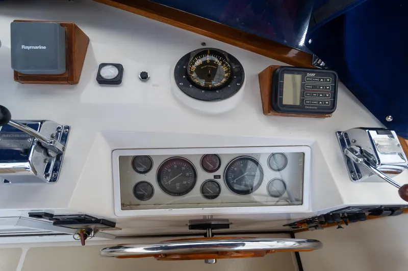 Slide: The Image of Grand Banks 49 Motoryacht 1994 - 82