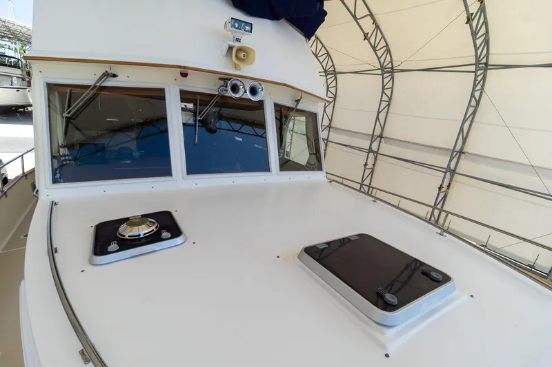 Slide: The Image of Grand Banks 49 Motoryacht 1994 - 90