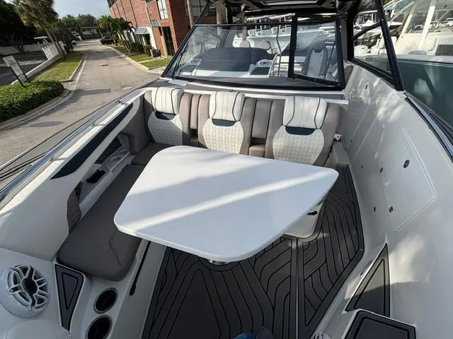 Slide: The Image of Hurricane SunDeck 3200 OB 2025 - 14