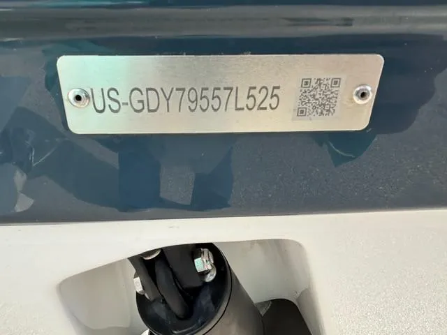 Slide: The Image of Hurricane SunDeck 3200 OB 2025 - 22