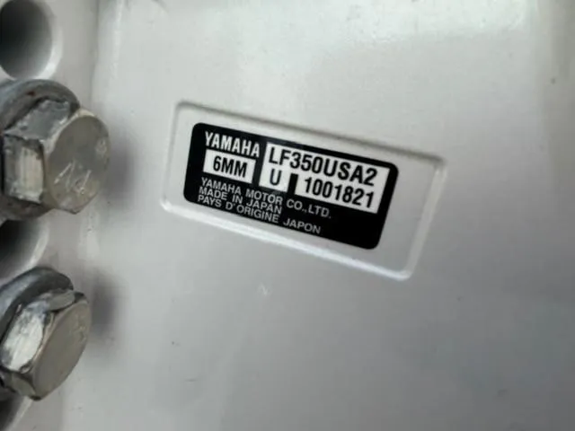 Slide: The Image of Hurricane SunDeck 3200 OB 2025 - 20