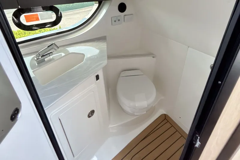 Slide: The Image of Hurricane SunDeck 3200 OB 2025 - 18