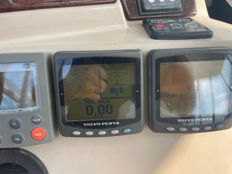 Slide: The Image of Carver 56 Voyager 2006 - 90