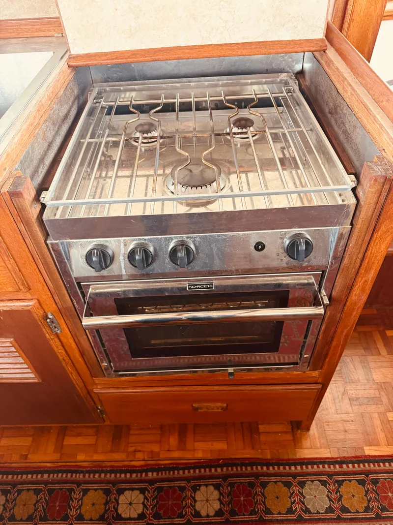Slide: The Image of Vintage 1980 C & L Sea Ranger stove with oven, featuring a three-burner cooktop. - 31