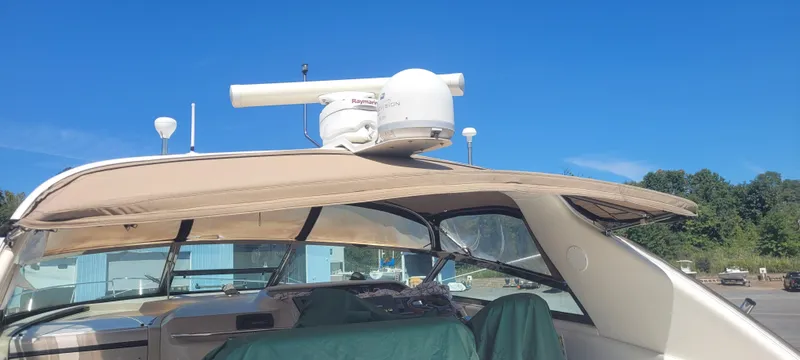 Slide: The Image of 1998 Sea Ray 450 Sundancer boat with radar equipment under clear blue sky. - 6