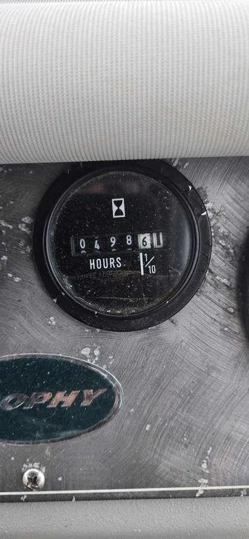 Slide: The Image of Hour meter reading 498.6 on 2006 Bayliner Trophy 1802 WA boat dashboard. - 7
