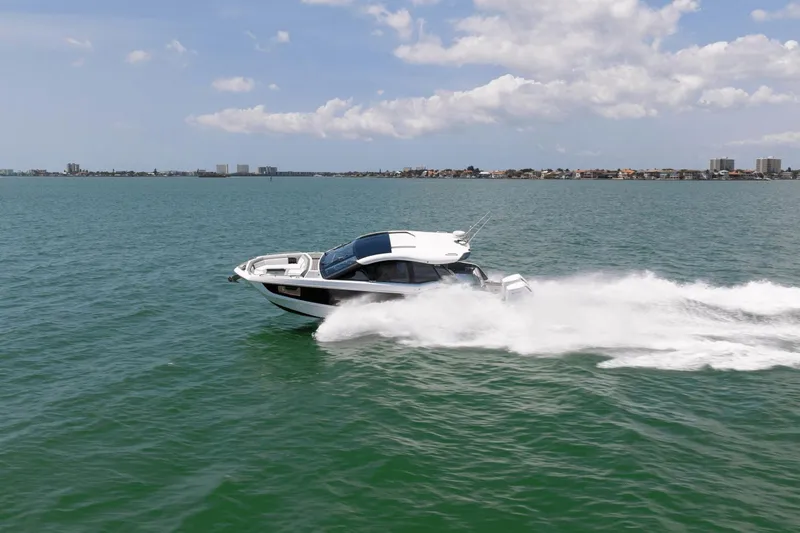 Slide: The Image of Galeon 375 GTO 2023 - 15