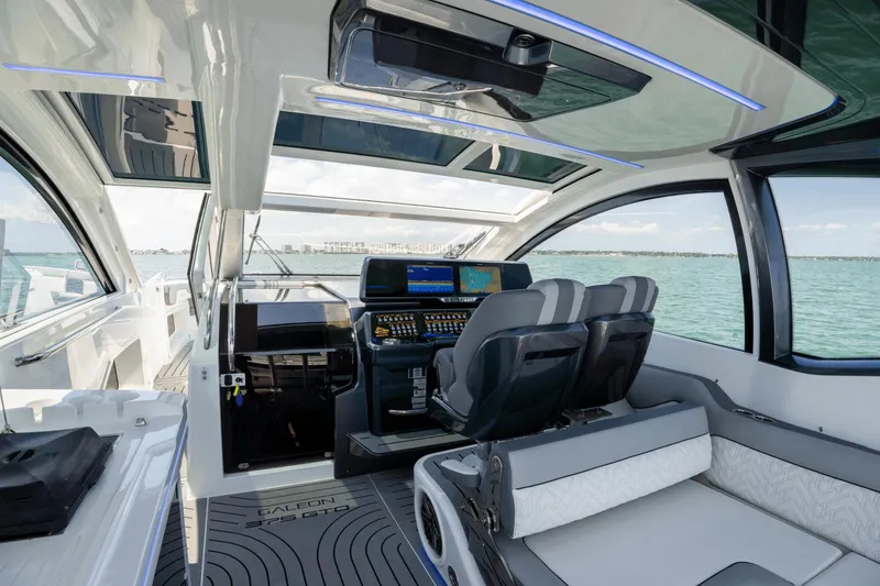 Slide: The Image of Galeon 375 GTO 2023 - 25