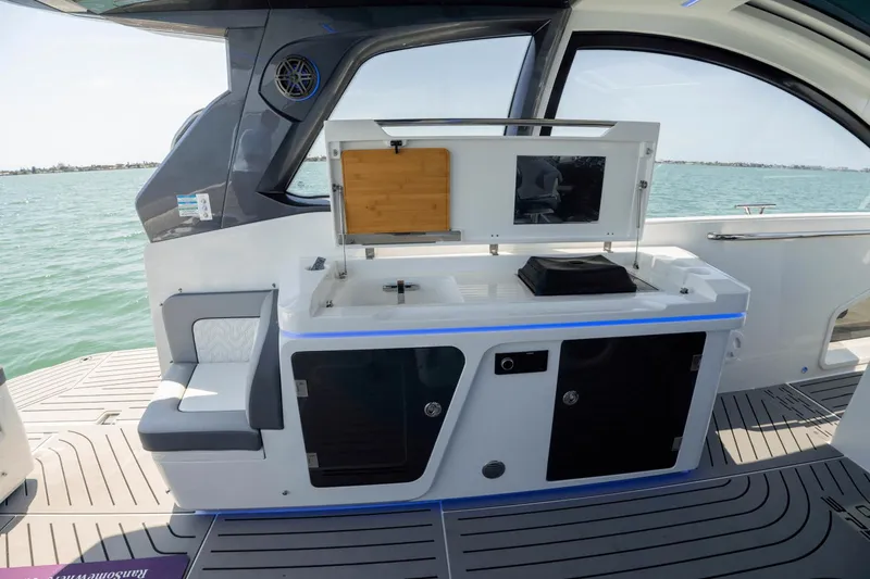 Slide: The Image of Galeon 375 GTO 2023 - 27