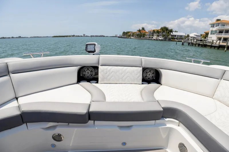 Slide: The Image of Galeon 375 GTO 2023 - 30