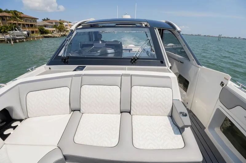 Slide: The Image of Galeon 375 GTO 2023 - 32