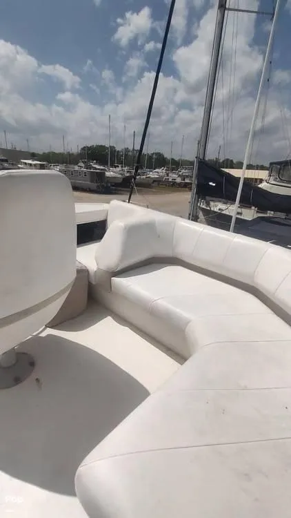 Slide: The Image of 1993 Bayliner 3888 for sale in Demopolis, AL - 11