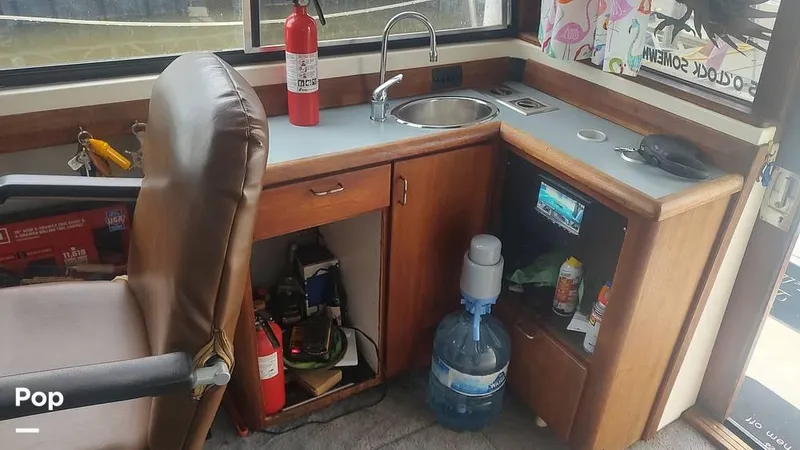 Slide: The Image of 1993 Bayliner 3888 for sale in Demopolis, AL - 23