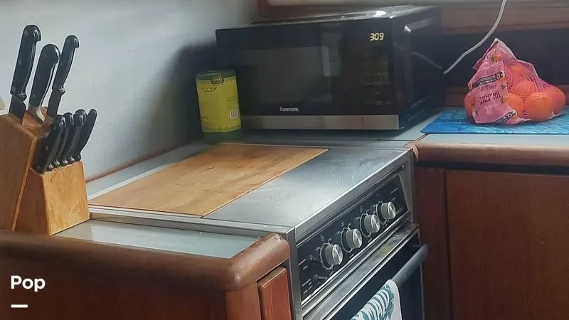 Slide: The Image of 1993 Bayliner 3888 for sale in Demopolis, AL - 27