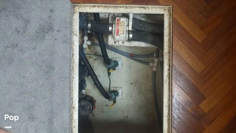 Slide: The Image of 1993 Bayliner 3888 for sale in Demopolis, AL - 61