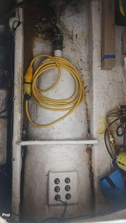 Slide: The Image of 1993 Bayliner 3888 for sale in Demopolis, AL - 75