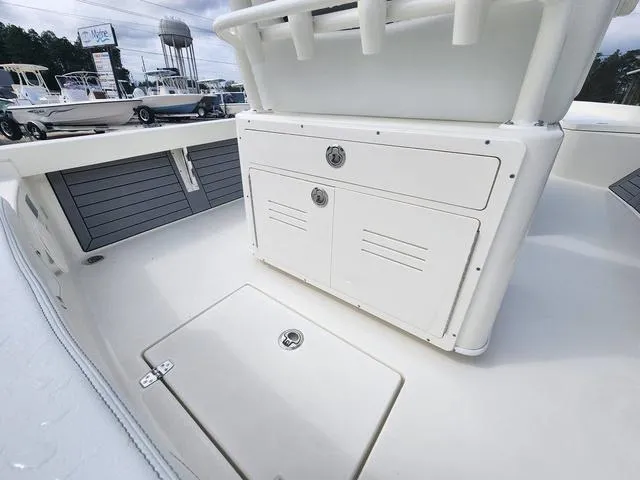 Slide: The Image of 2024 Pathfinder 2600 HPS boat interior with storage compartments and rod holders. - 10