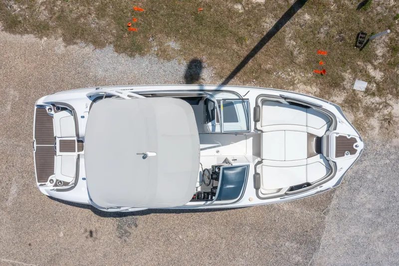 Slide: The Image of Overhead view of 2015 Yamaha Boats 242 Limited S on gravel surface. - 20